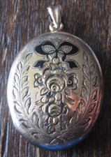 reizvoller Biedermeier Medallion Anhänger gold Emaille schwarz reich verziert