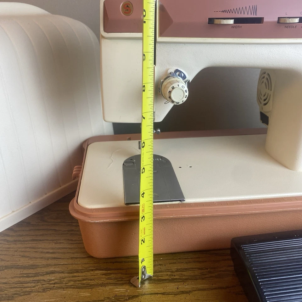 Máquina de Coser Singer Merritt 2404 Rosa con Pedal Estuche Rígido Funciona Probado Foto 3 de 4