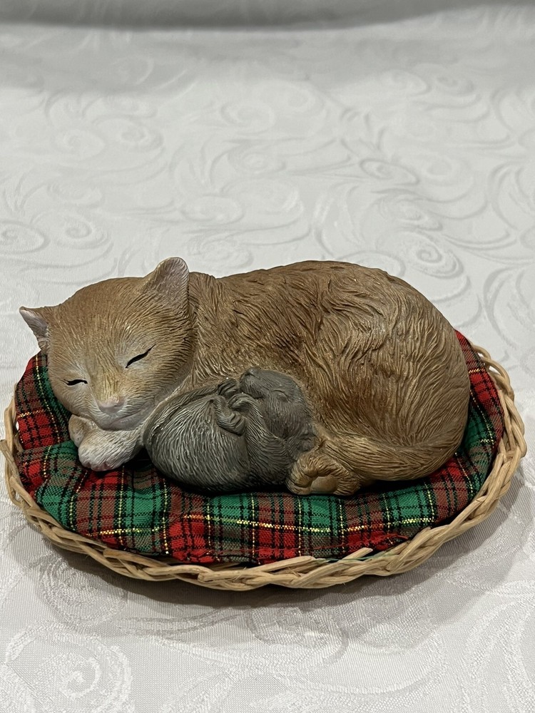 Kitty Cat & Mouse Curled Up Sleeping In Basket,Resin Felt Bottom, Vintage,Taiwan
