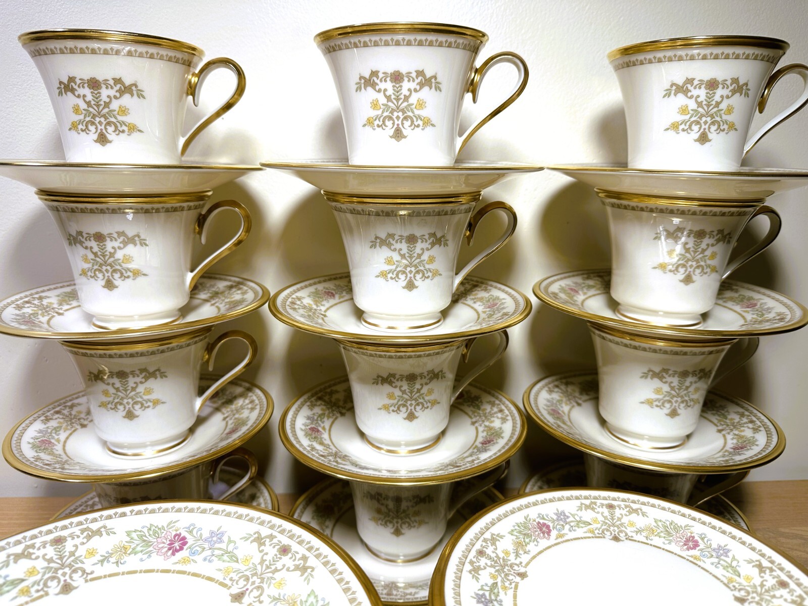 LENOX CASTLE GARDEN CHINA 24 KGOLD TRIM TWELVE 5PIECE PLACE