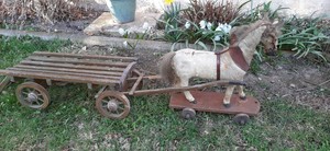 Antikes Pferd, Echtfell, Holzwagen, Holzräder mit Eisenbeschlag | eBay