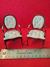 Par de sillones tapizados a escala de pulgadas para casa de muñecas Bespaq