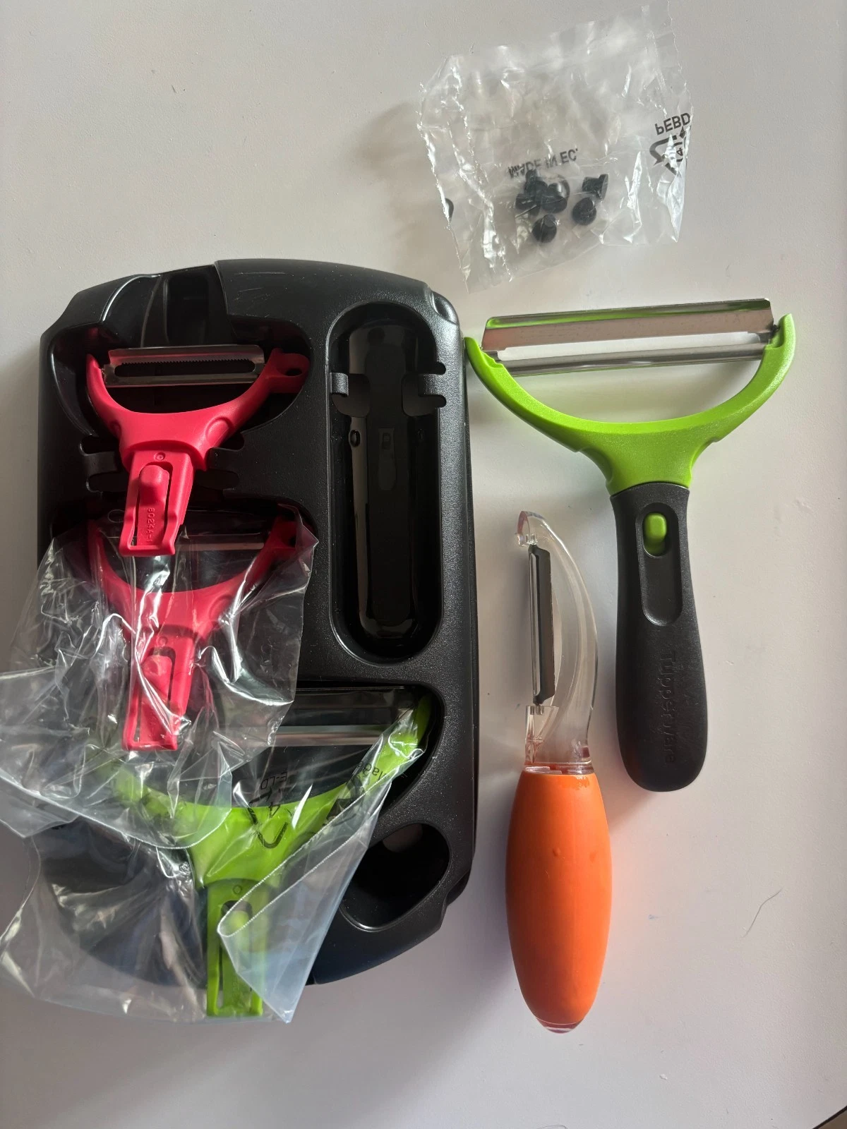 Tupperware Pro Peeler Set 3-in-1 Click Series + extra blade & side peeler Boxed
Opens in a new windo