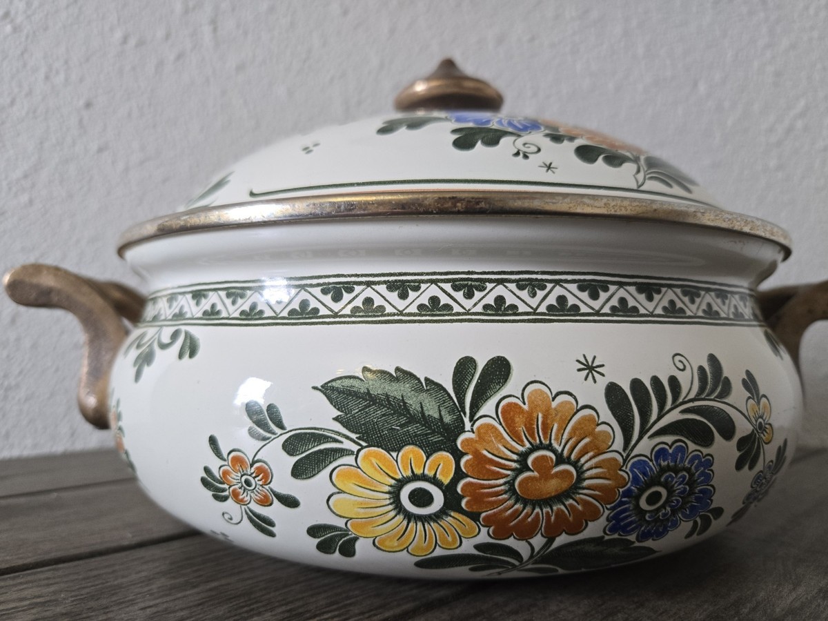 Vintage ASTA Floral Enamelware 8” Lidded Pot Casserole Dish Dutch