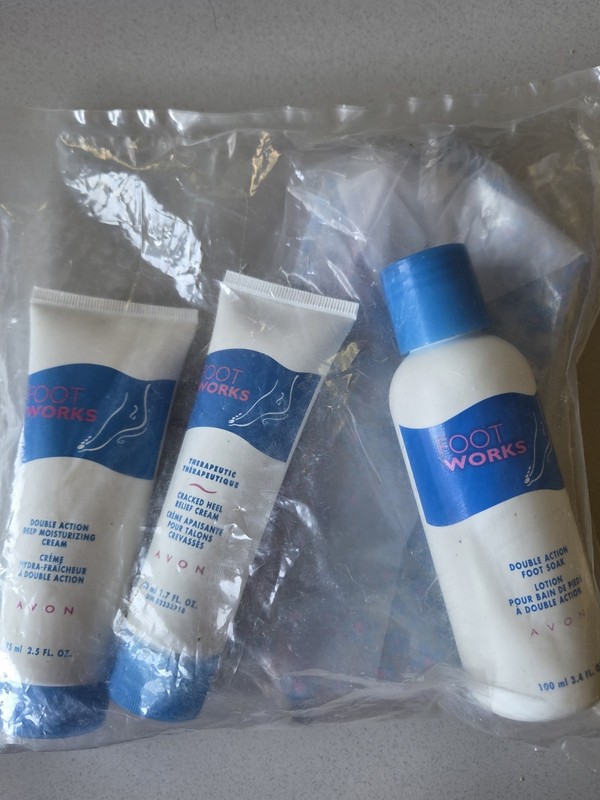 AVON Foot Works Spa Kit Creams Foot Soak Lotion Foot Soak Tub NEW NIP