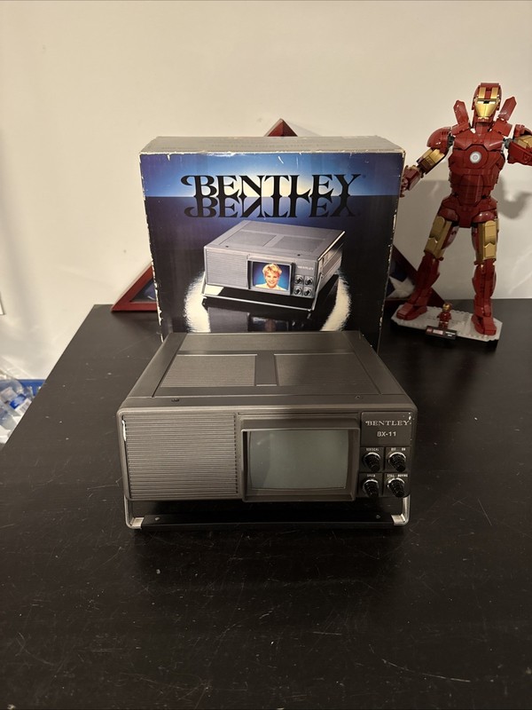 Bentley BX-11 Super 8 Movie Projector Built-in Screen Portable Never Used Works