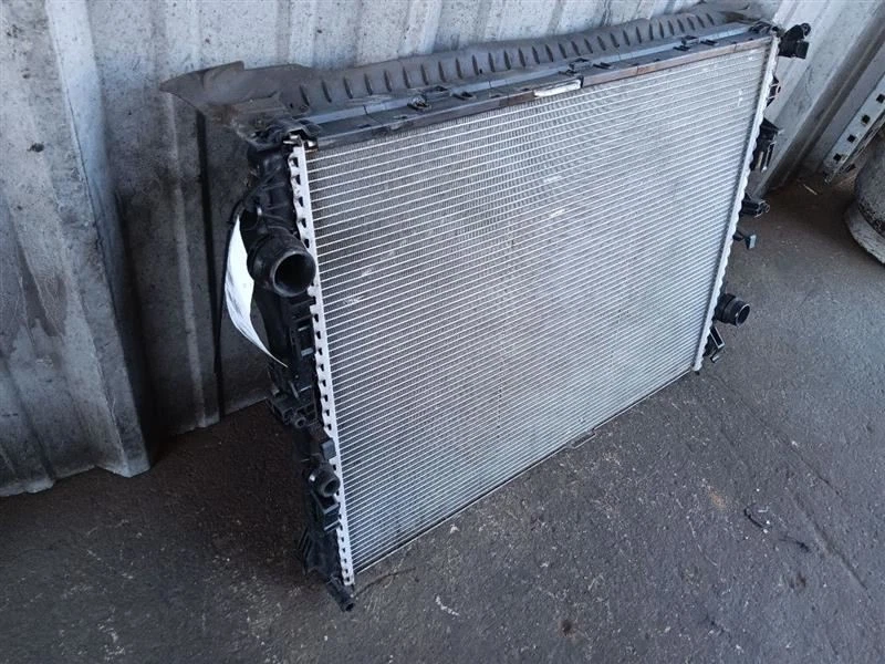 Radiador principal Mercedes GLC300 16-19 0995003303 Foto 3 de 4