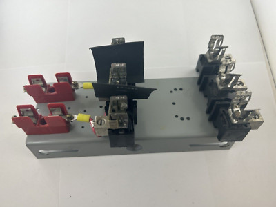 NEW NO BOX 3 POLE FUSE MOUNT E47048