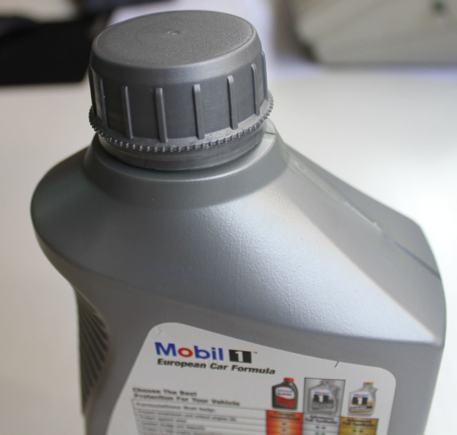 Mobil 1 98KG00 0W-40 Synthetic Motor Oil - 1 Quart
