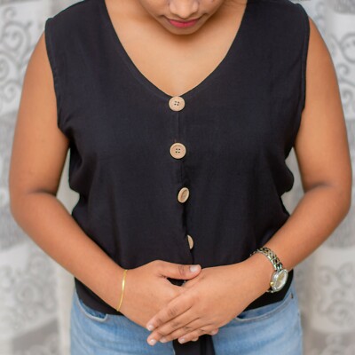 Sleeveless Black Women's V-Neck Top Blouse Size M