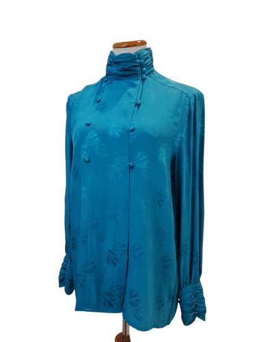 Blusa Elegante The Silk Farm Vintage Azul Cuello Alto Repujado Años 70 Talla 8 - Imagen 2 de 24