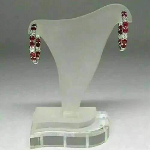 Pendientes tipo argolla de rubí rojo simulado corte pera de 2,00 quilates para mujer enchapados en oro blanco de 14 k Foto 3 de 4