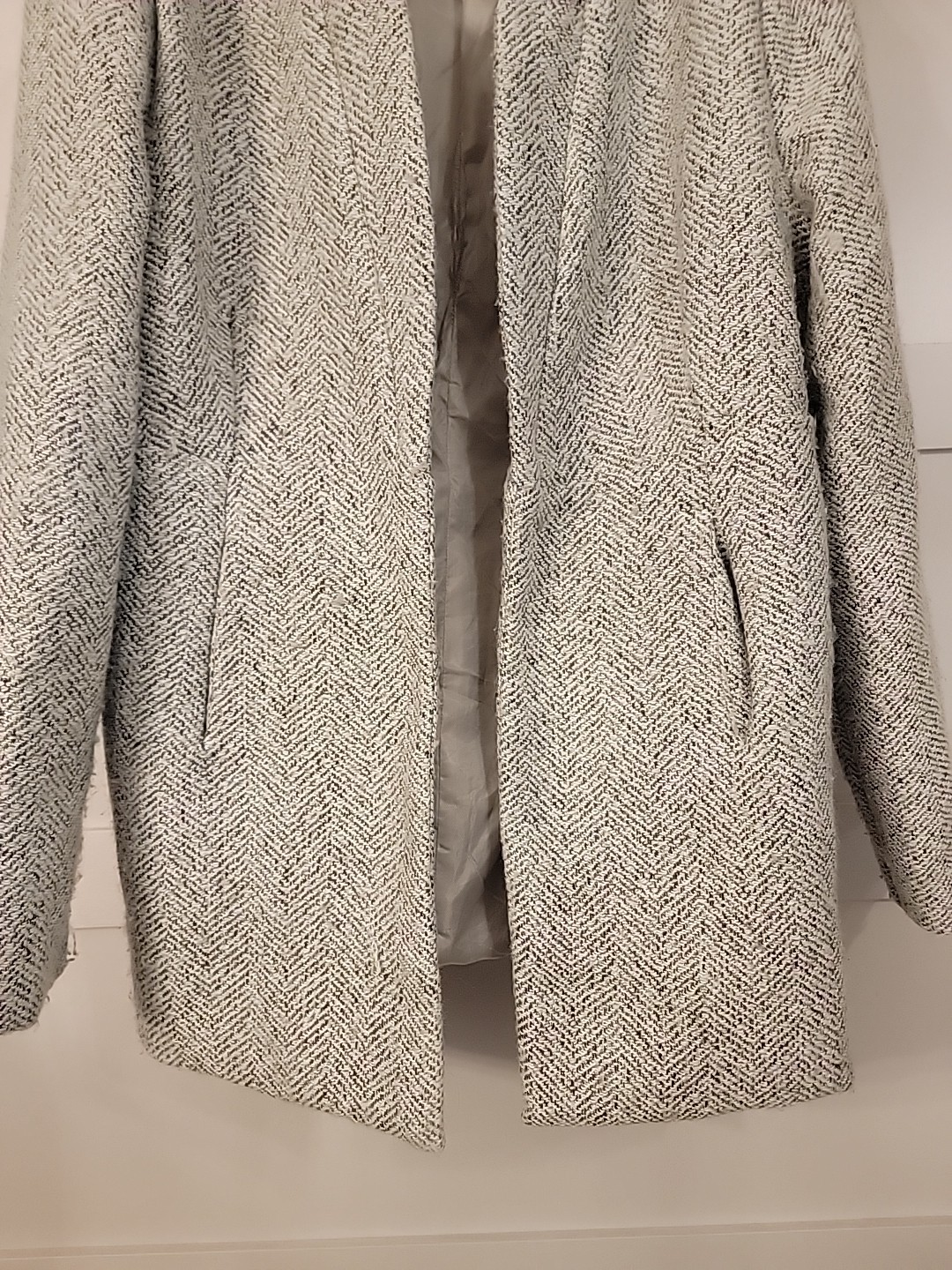 Structured, versatile gray herringbone coat from … - image 3