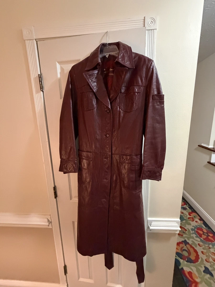 FRANCIE PLEATED BACK TRENCH STONE BEIGE – SANNA New York Vintage Back pleated satin long coat