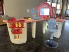 VINTAGE 1998 TWIRLING BARBIE COSMETIC COUNTER PLAY SET #67723-93