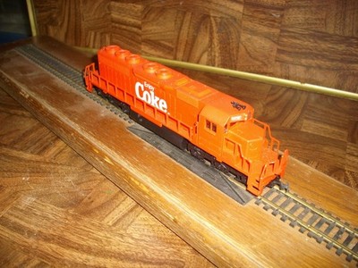 HO SCALE MEHANO SD-40 COKE POWERED LOCOMOTIVE