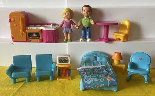 Fisher-Price My First Dollhouse with Mommy, Daddy, and Baby