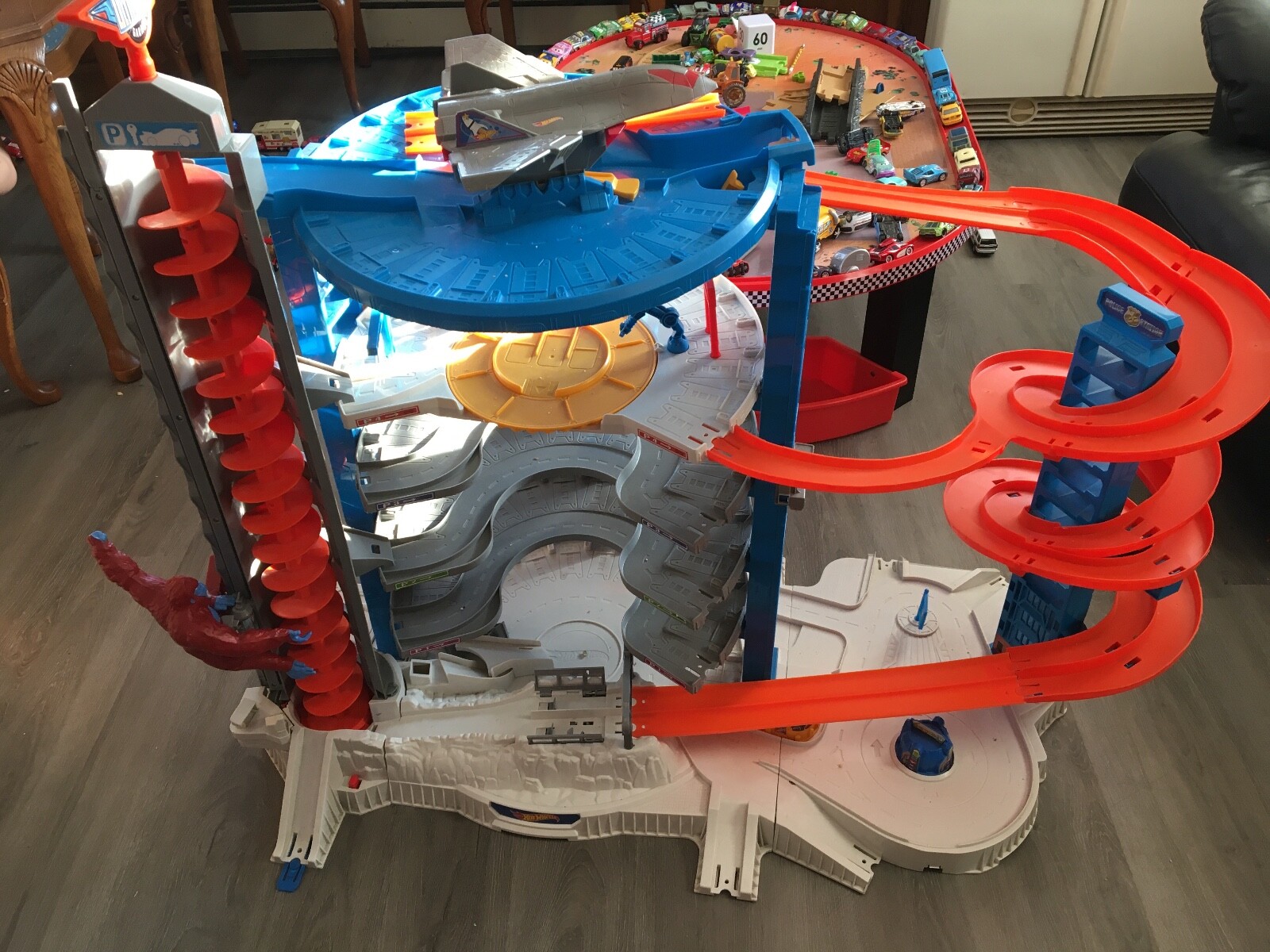 garage hot wheels gorilla