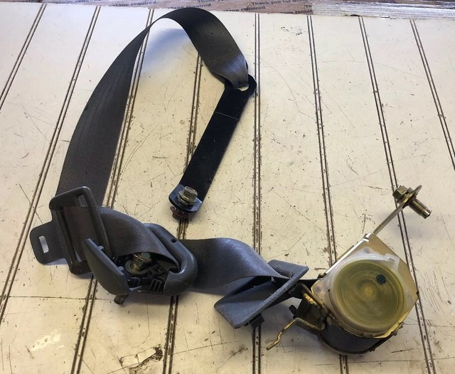 Toyota Hilux Pickup Truck Xtra Cab 8995 Rear Back Seat Belt Retractor