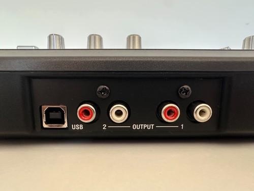 Numark Mixtrack Pro DJ Controller - Picture 10 of 14