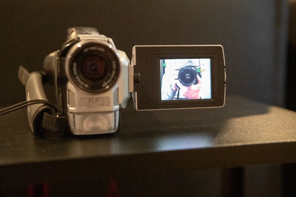 JVC GR-DVL512U Mini DV Camcorder w/Battery, Charger, Remote-Extras - Image 4 of 4