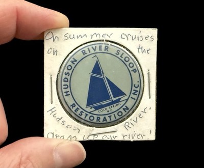 HUDSON RIVER SLOOP RESTORATION 1.5'' VINTAGE PINBACK BUTTON PETE SEEGER 1960s
