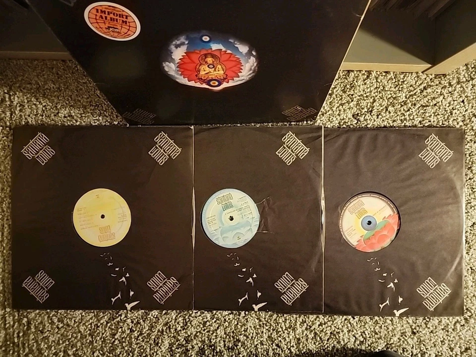 Santana Lotus 1ST 1975 Vinyl CBS 66325 OG Europa 2 Posters 3x LP EX Jazz Funk  - Image 2 of 4