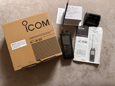 Icom wideband portable receiver IC-R30.