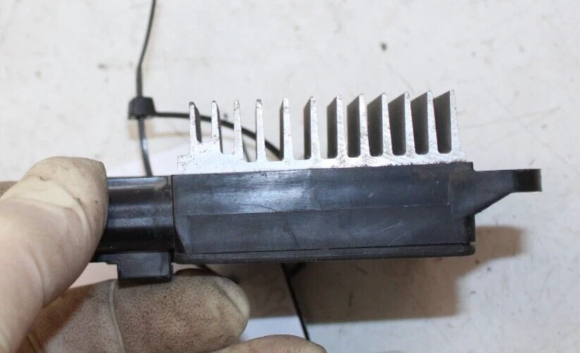 Controlador de ventilador de refrigeración del motor SUBARU Legacy Outback 2015-19 OEM P/N 45132AL00A Foto 3 de 4