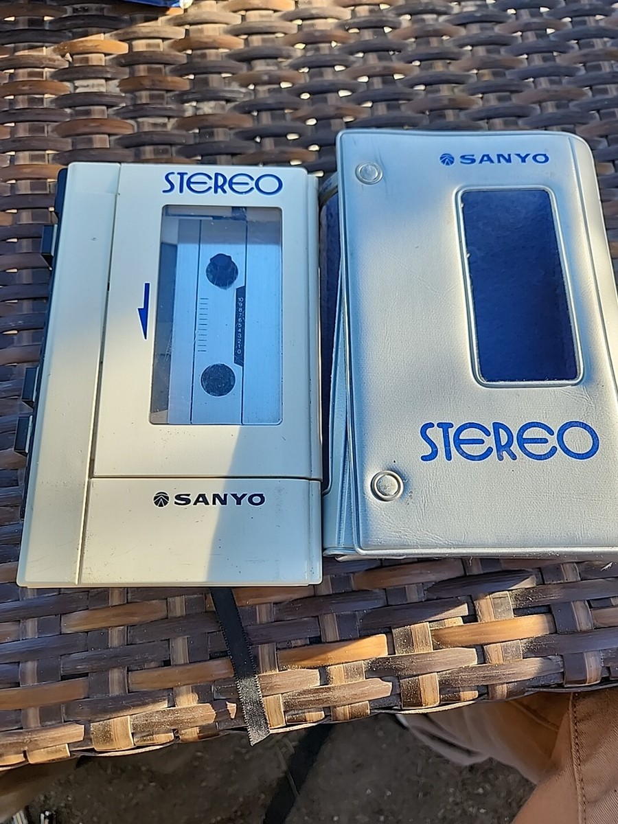 Vintage Sanyo M-4430 Walkman Stereo Cassette Tape Player w/ Case