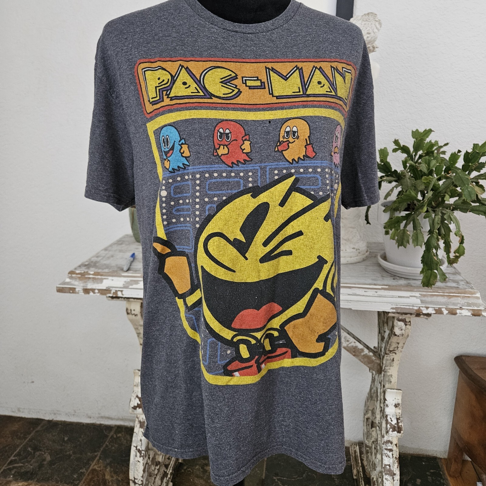 Pac-Man T-Shirt Men's Sz Large  Charcoal Good Condition!