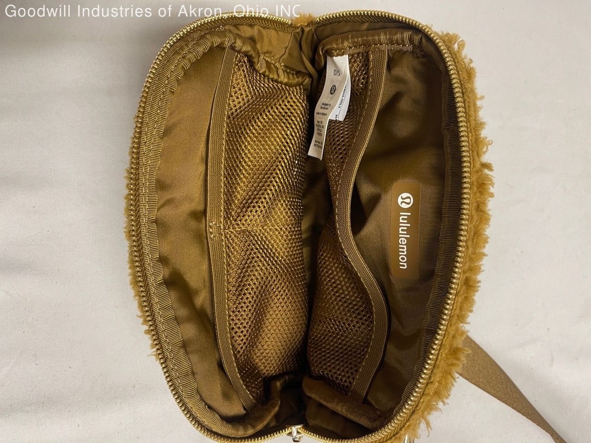 Lululemon Everywhere Belt Bag 1L Brown Fleece Sherpa Gold Hardware Crossbody Lululemon Everywhere Belt Bag 1L Brown Fleece Sherpa Gold Hardware Crossbody