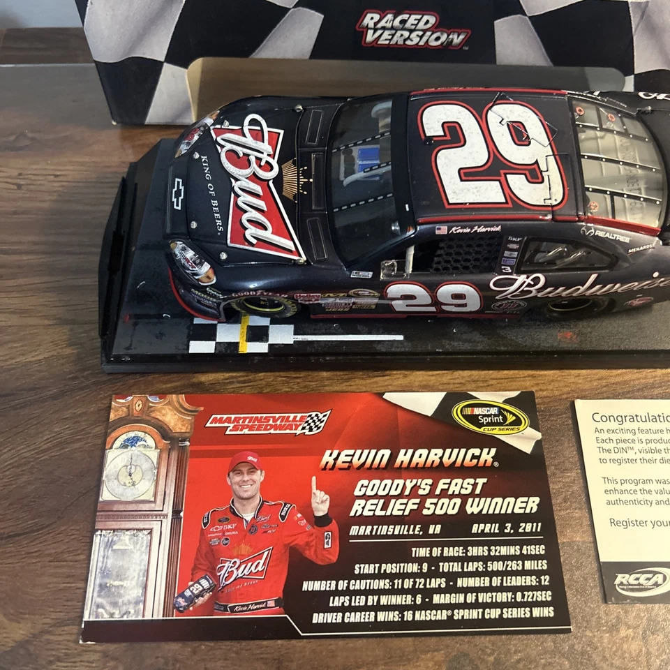 Kevin Harvick 2011 #29 Budweiser Martinsville Win 1/24 ARC color líquido - usado Foto 2 de 4