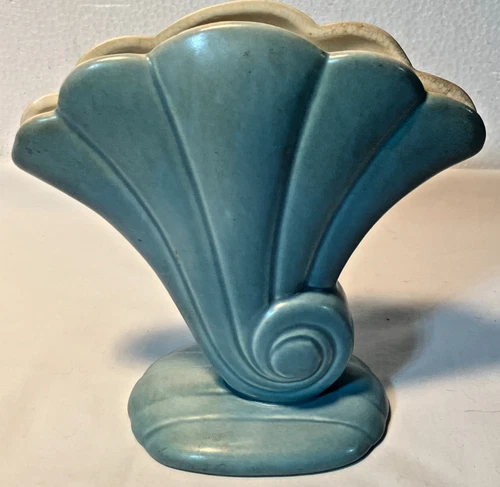 Vintage Red Wing Pottery Are Deco Blue  Fan Shell Vase 7.75 In Tall   899