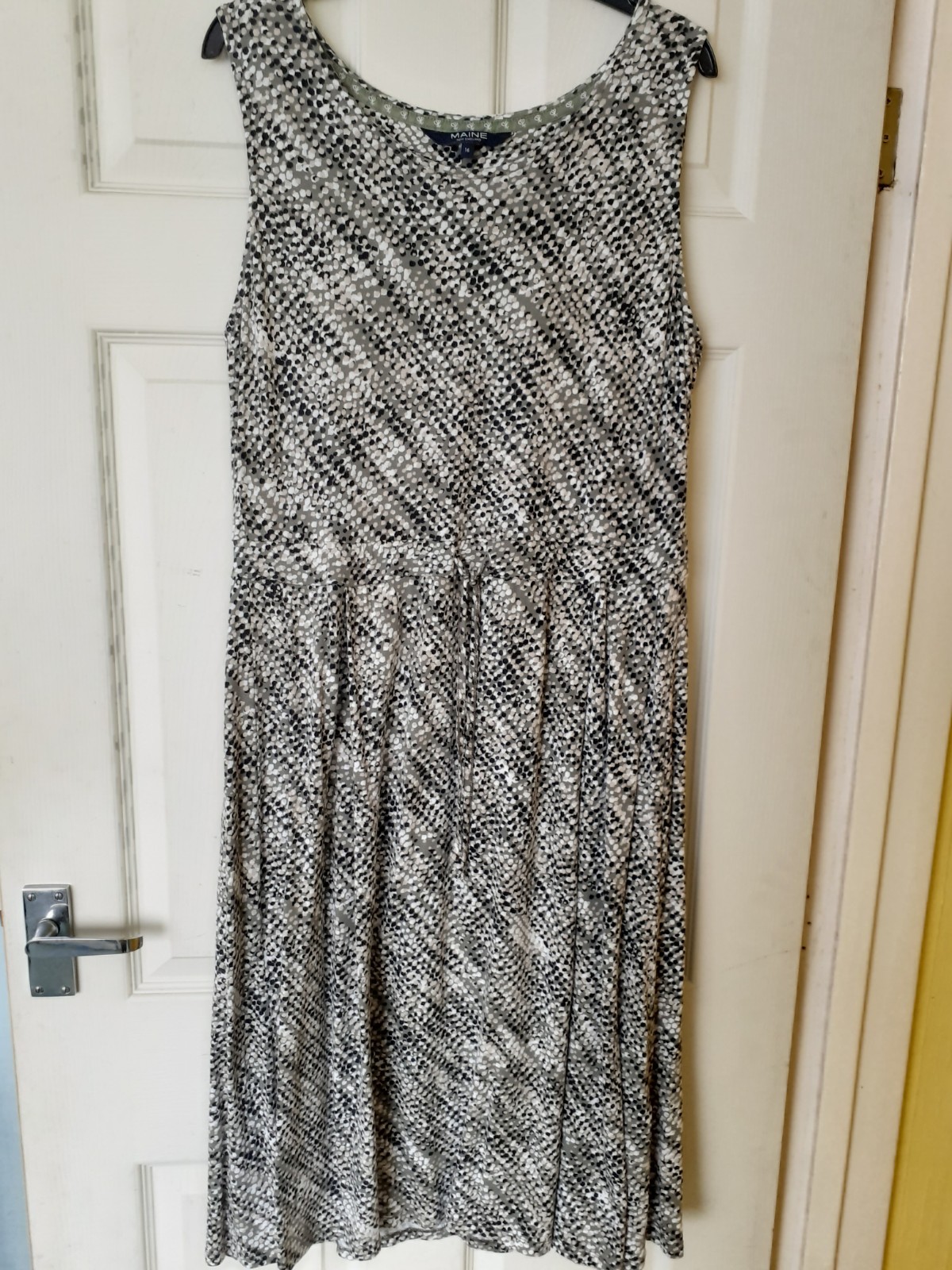Picture 1 of 4