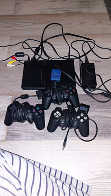 Sony PlayStation 2 Konsole schwarz 3 Controller Buzz Buzzer Kabel Spiele