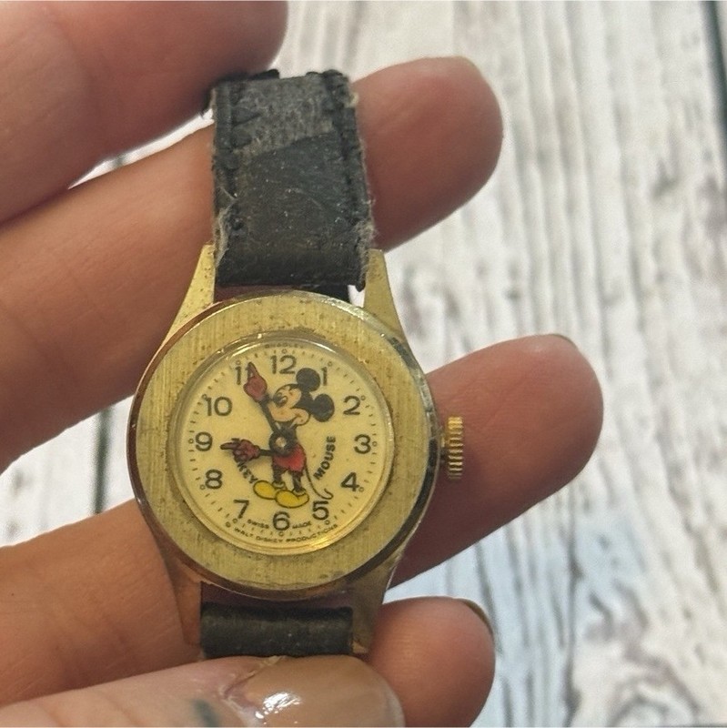 Disney Mickey Mouse Vintage Classic Wristwatch Collectible