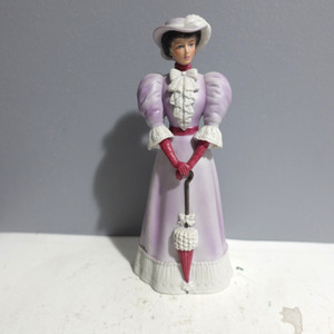 Lenox Gibson Girls Figurine "Strolling Through The Fair"