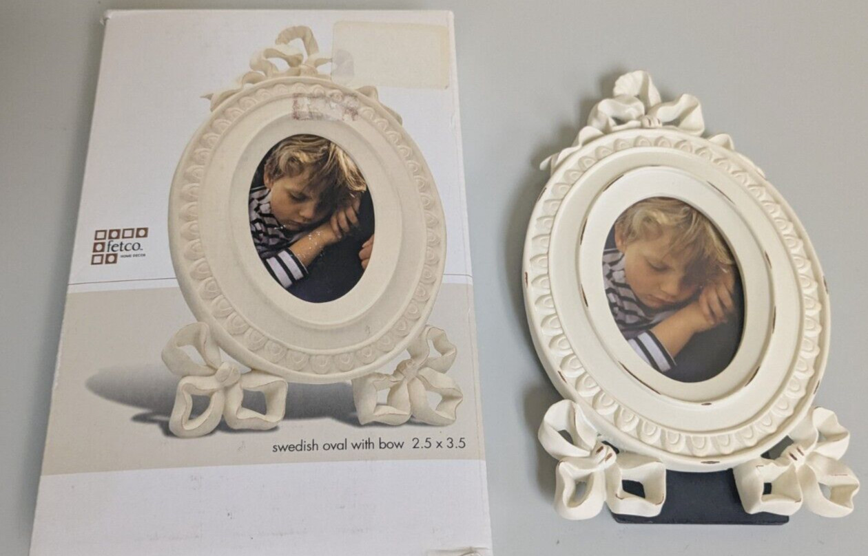 Fetco White Resin Swedish Oval Bow Photo Picture Frame 2.5” X 3.5”