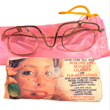 Vintage women's fold down magnifying glasses Taiwan