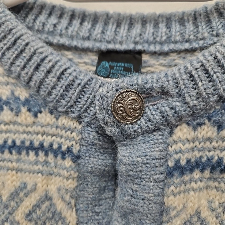 Dale of Norway Vintage New Wool Cardigan Scandinavian Xmas Sweater Sz Small - Image 3 of 4