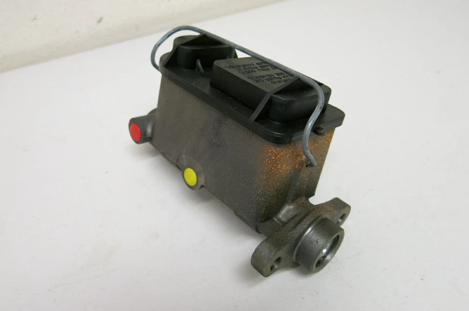 Wagner Brake Master Cylinder 39116 fits 1977-1983 Ford F250 E250 (F97938) - Imagem 2 de 4