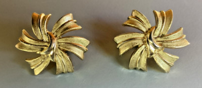 BOUCLES D'OREILLES CLIPS VINTAGE SIGNEES TRIFARI.