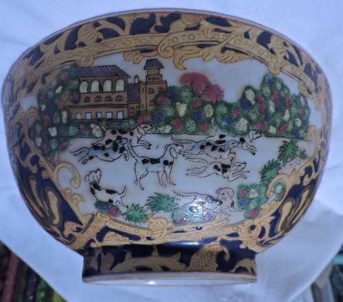 Vintage Reproduction Chinese Porcelain Hunt Bowl with an 18th Century Scene - Picture 5 of 9