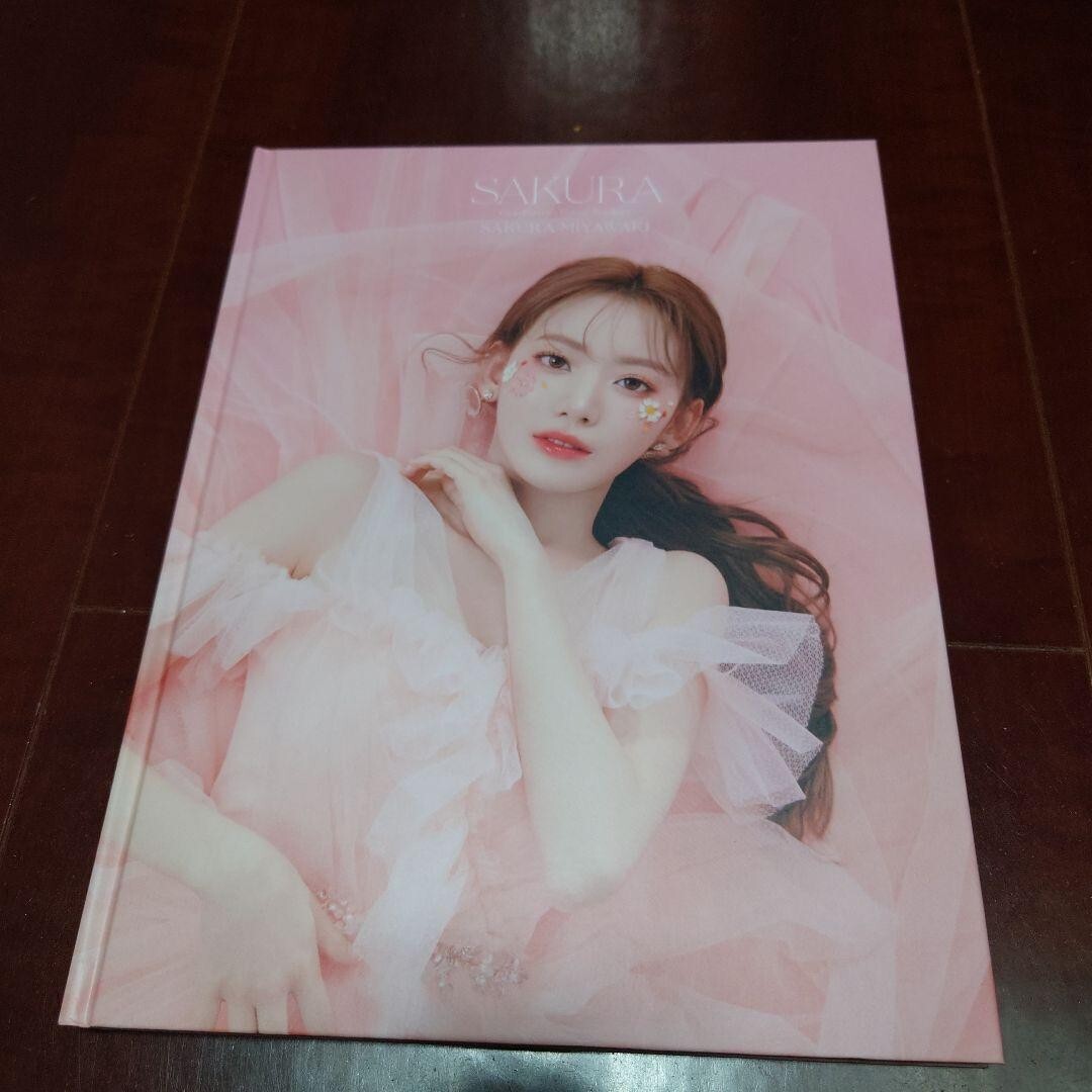 Miyawaki Sakura Graduation Visual Booklet HKT48 Mediapal Mercury