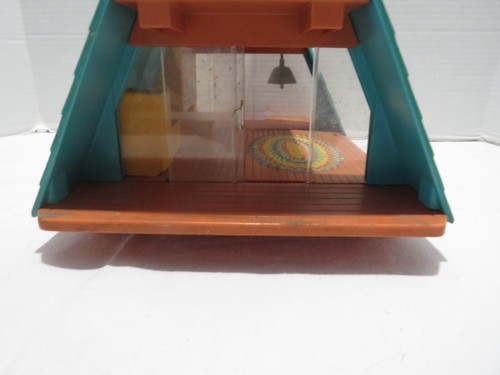 VTG FISHER PRICE PLAY FAMILY A FRAME HOUSE - Picture 9 of 10