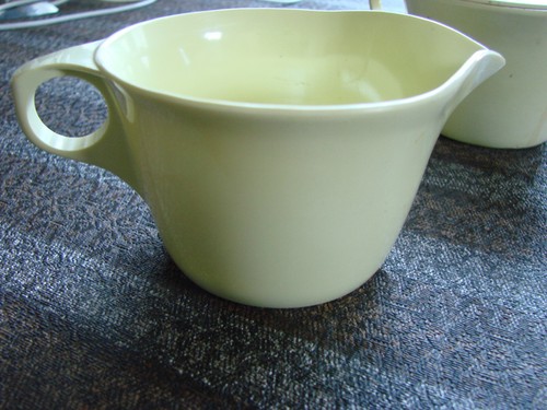Vintage Melmac Creamer Sugar Bowl w Lid Pastel Yellow VGC - Picture 2 of 5