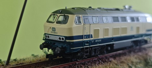 ESU H0 31021 / Diesellok BR 215 009 der DB / Digital, Rauch, Sound, Powerpack | Zustand: Vom Verkäufer generalüberholt