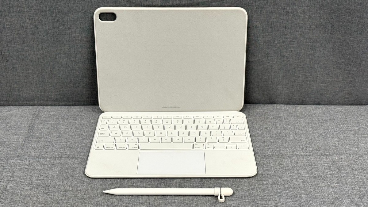 Apple Magic Keyboard Folio White A2695 & Apple Pencil A1603