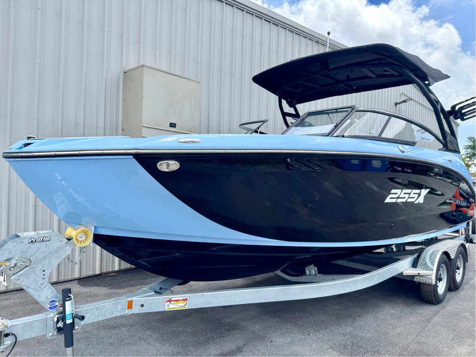 2025 Yamaha Wake Series 255XD - Image 2 of 4